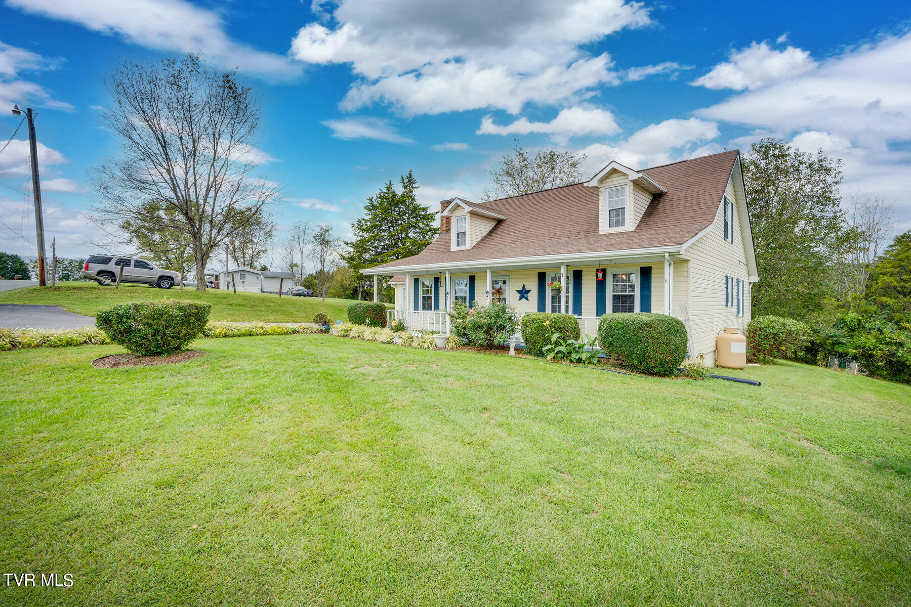 464 Mountain View Road Bluff City, TN 37618 - Photo 3 of 41 003 (18)