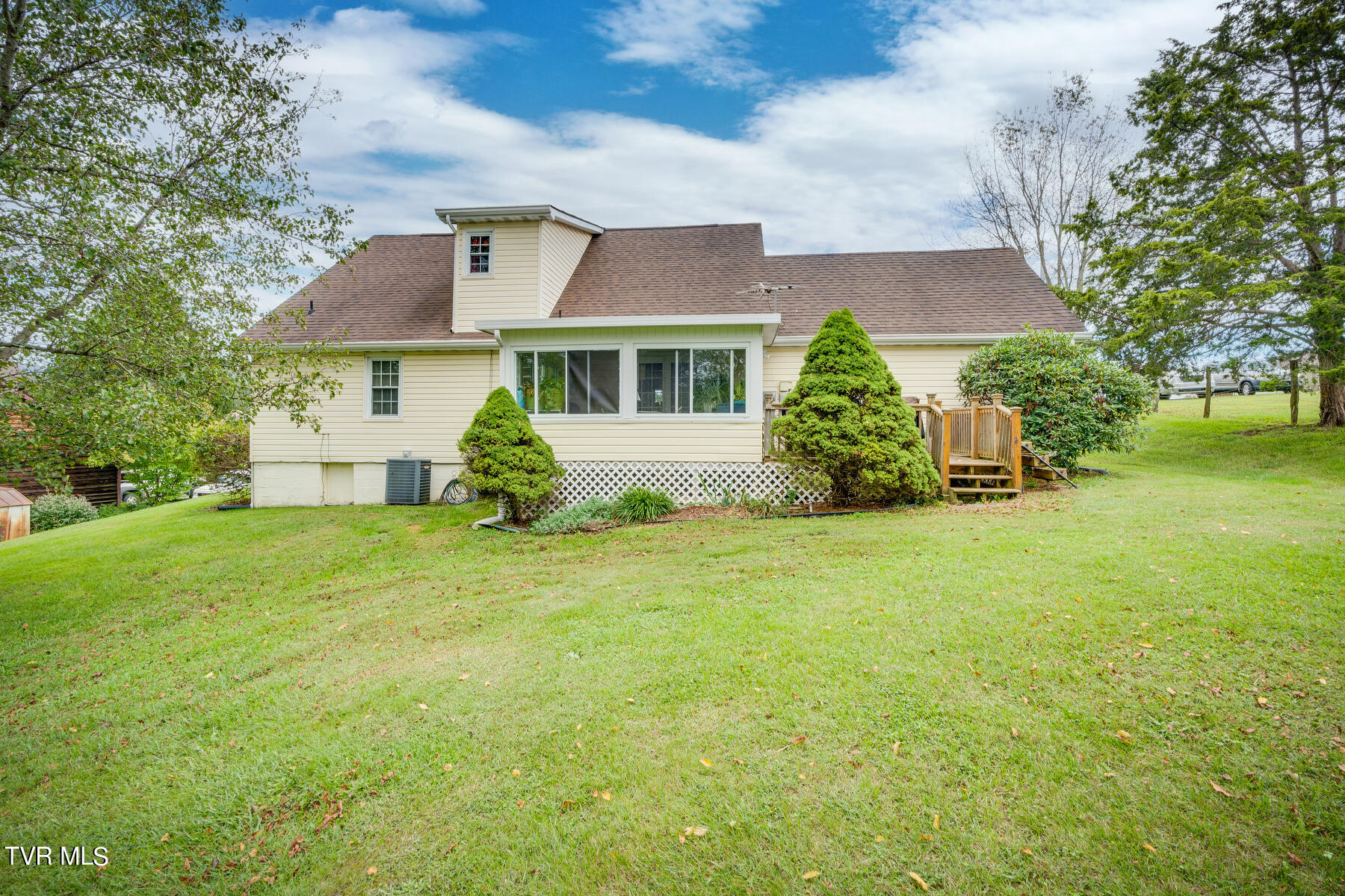 464 Mountain View Road Bluff City, TN 37618 - Photo 33 of 41 033 (16)