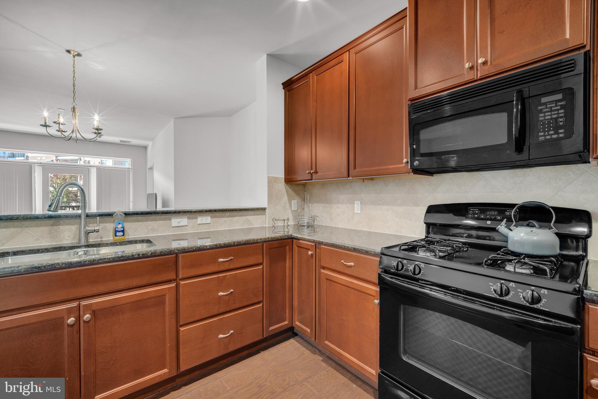 243 Carson Terrace Huntingdon Valley, PA 19006 - Photo 3 of 31