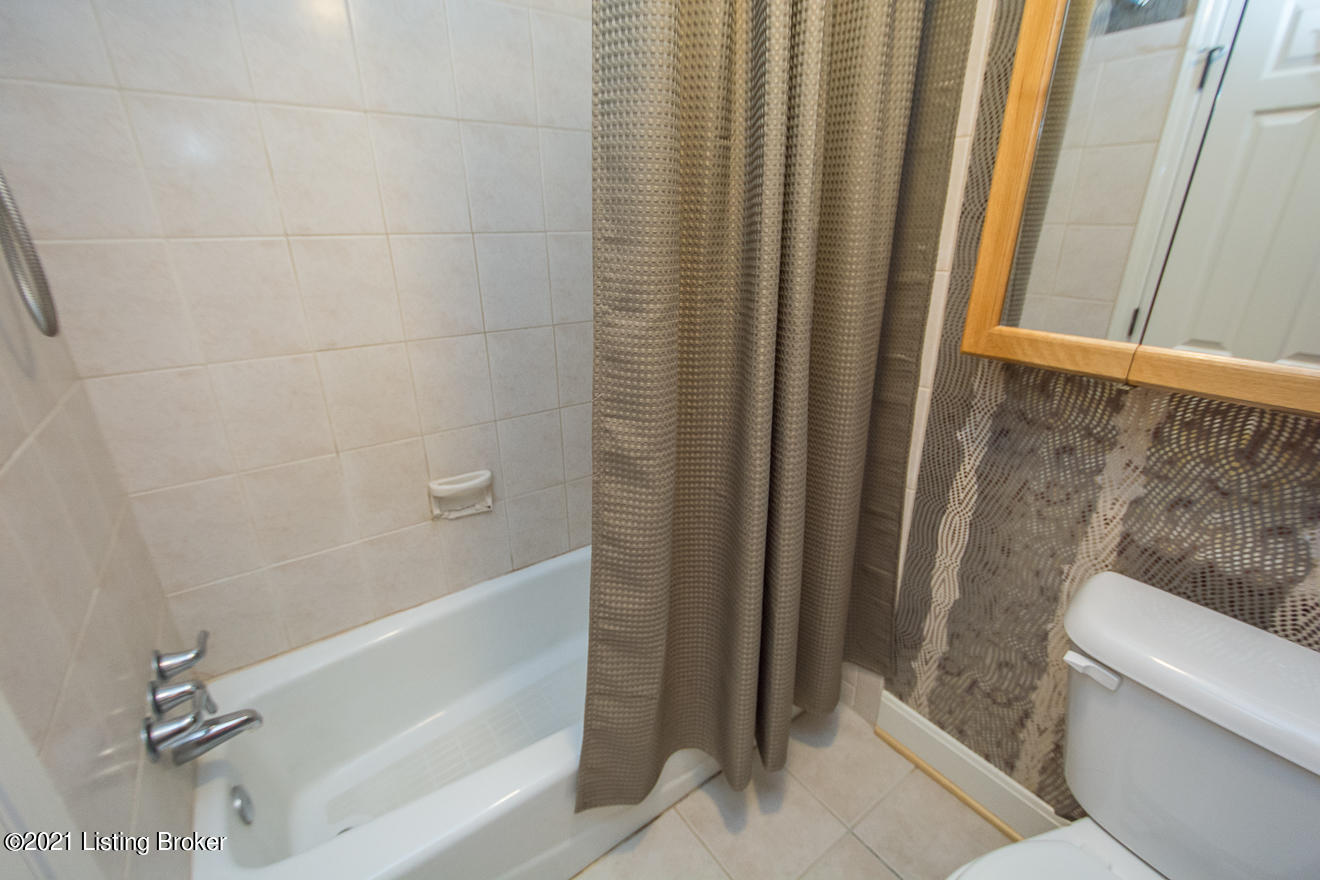 2805 Lexham Road Louisville, KY 40220 - Photo 27 of 54 Primary Bath