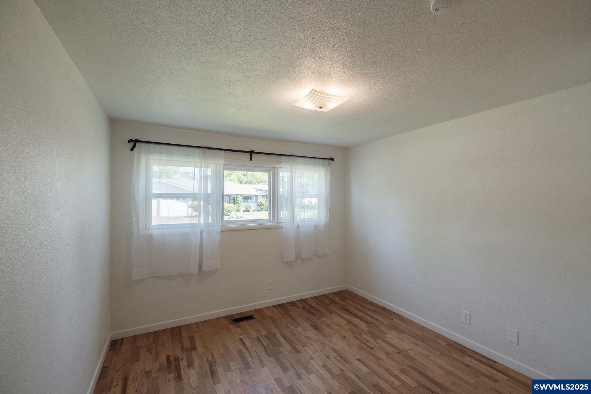 3036 Locust Avenue Southeast Albany, OR 97322 - Photo 18 of 34