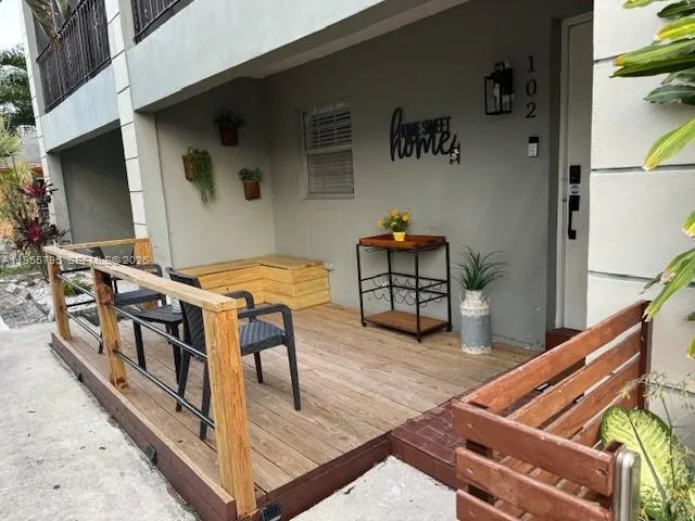 $2,250 | 2452 Taylor Street, Unit 102, Hollywood, FL 33020