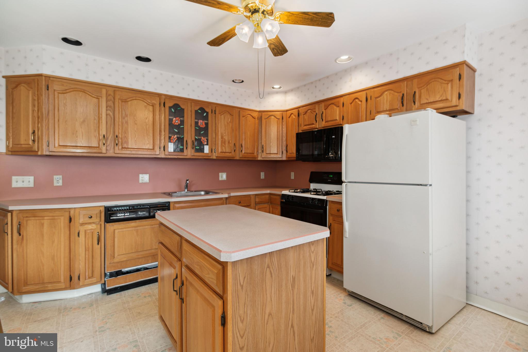 12435 Sweet Briar Road Philadelphia, PA 19154 - Photo 11 of 39 Eat in Kitchen
