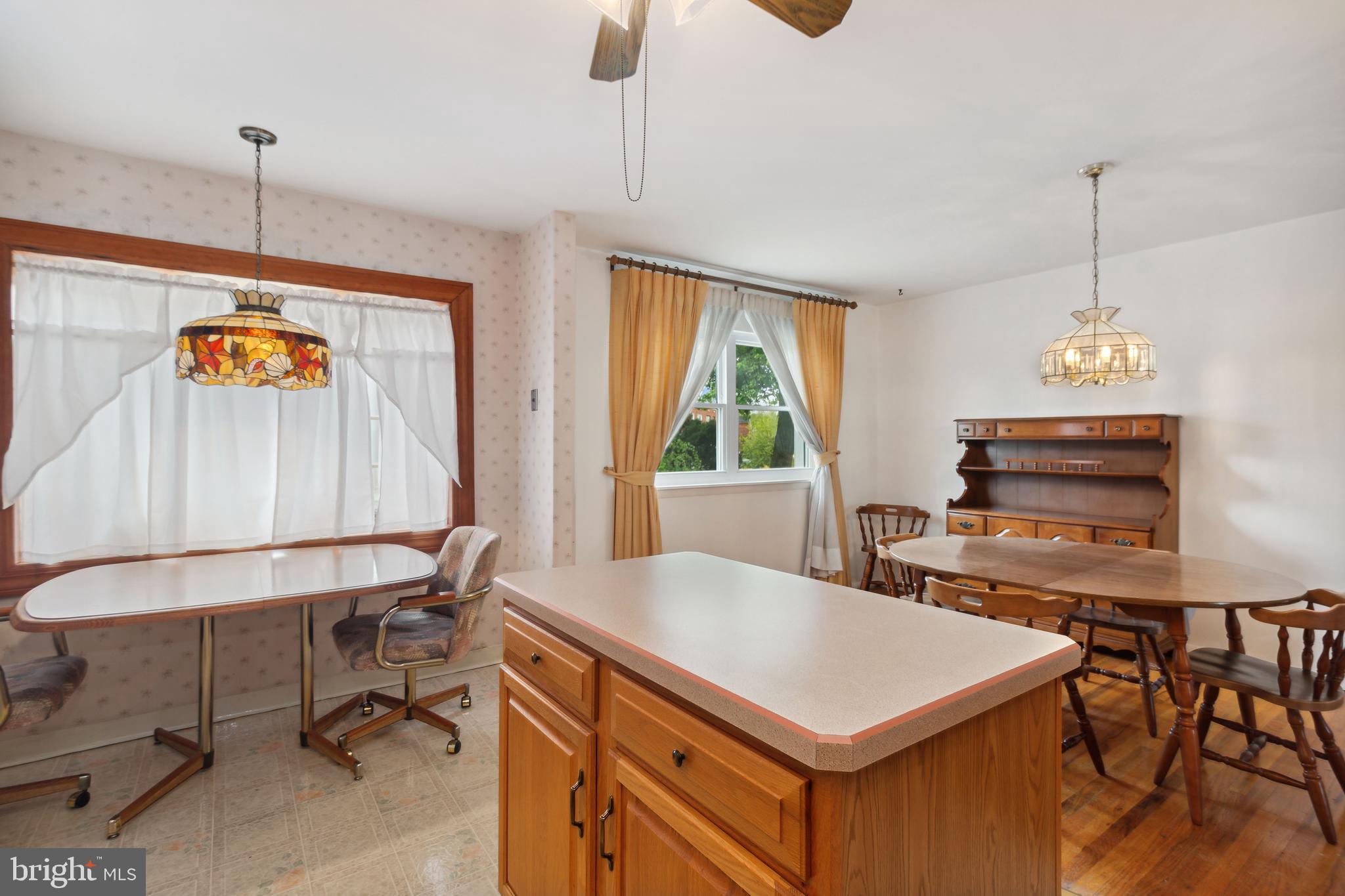 12435 Sweet Briar Road Philadelphia, PA 19154 - Photo 13 of 39 Eat in Kitchen