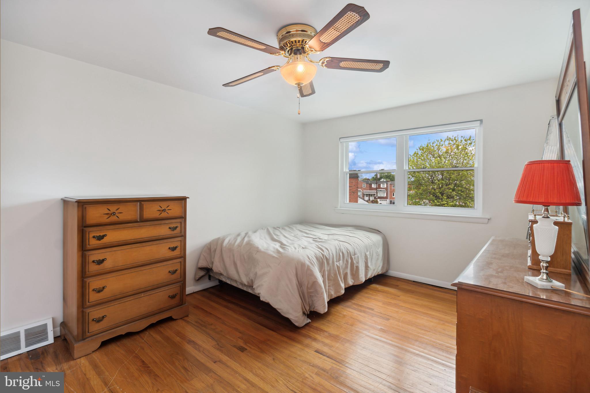 12435 Sweet Briar Road Philadelphia, PA 19154 - Photo 20 of 39 2nd bedroom