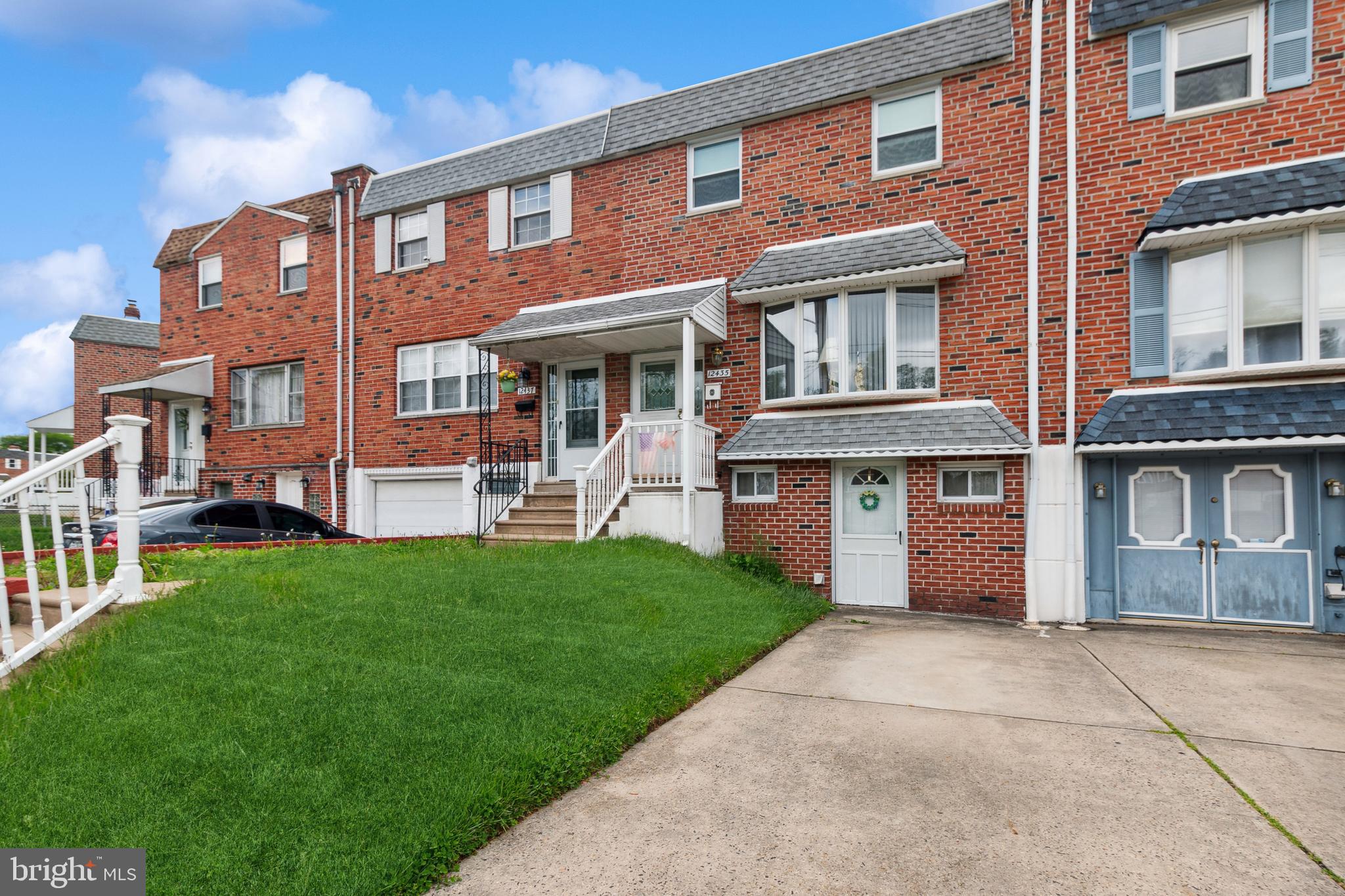 12435 Sweet Briar Road Philadelphia, PA 19154 - Photo 2 of 39