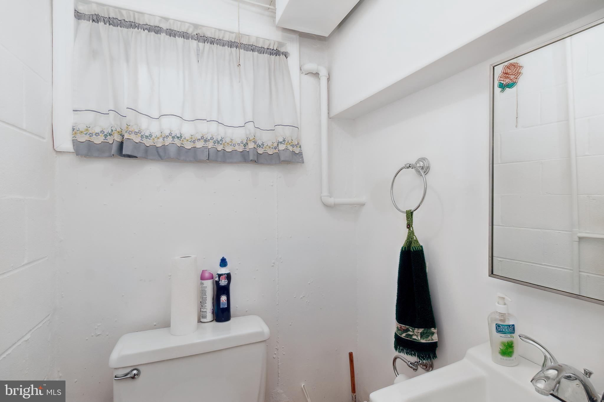 12435 Sweet Briar Road Philadelphia, PA 19154 - Photo 24 of 39 Lower Level powder room