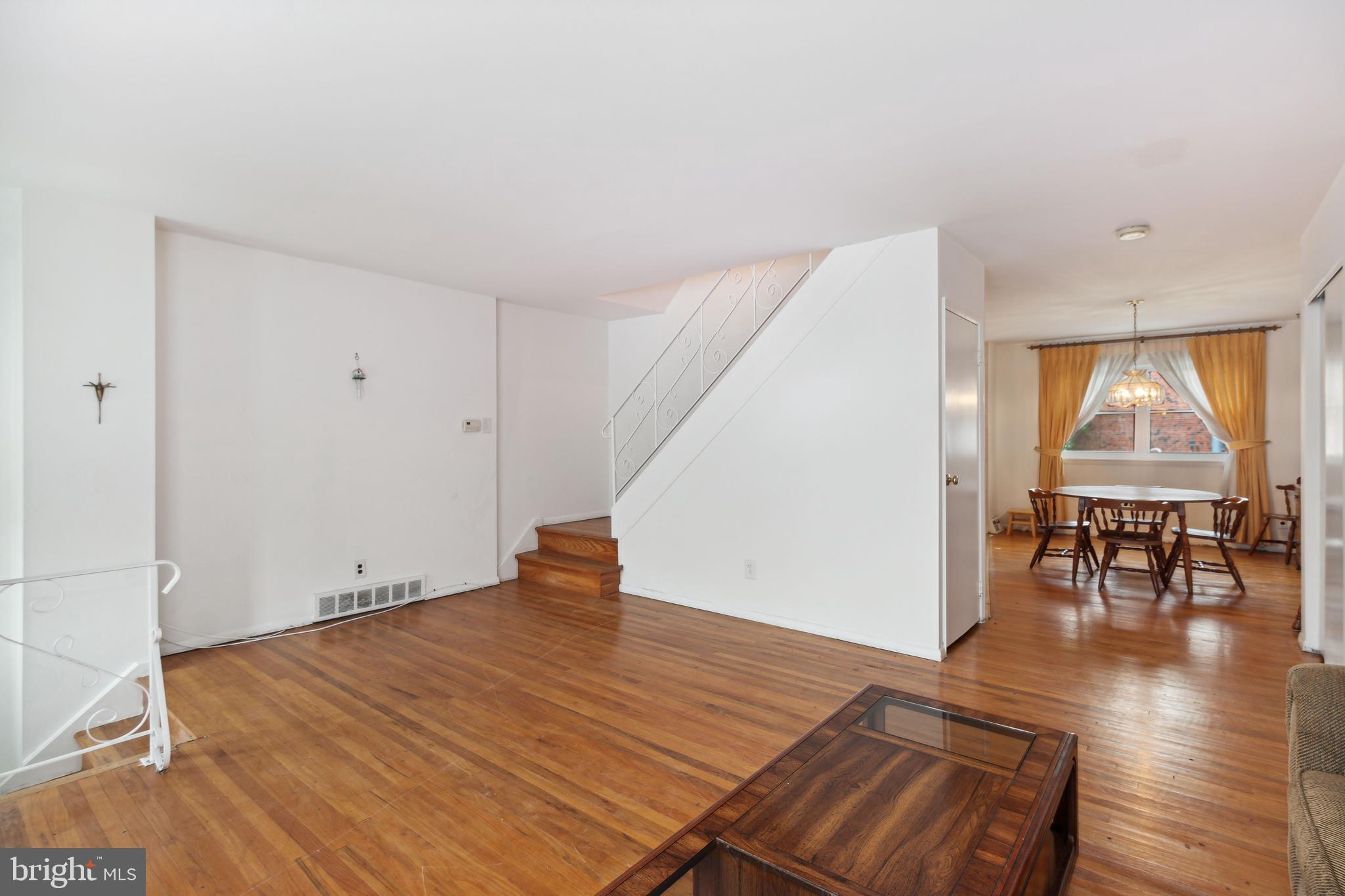 12435 Sweet Briar Road Philadelphia, PA 19154 - Photo 7 of 39 Living Room