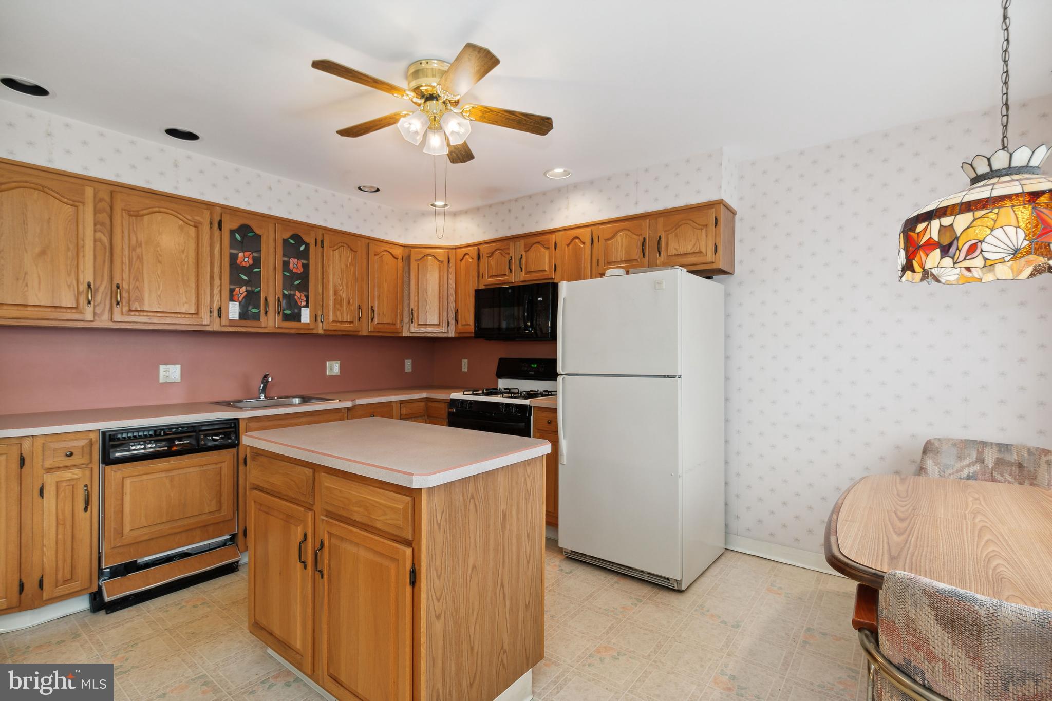 12435 Sweet Briar Road Philadelphia, PA 19154 - Photo 10 of 39 Large open Kitchen
