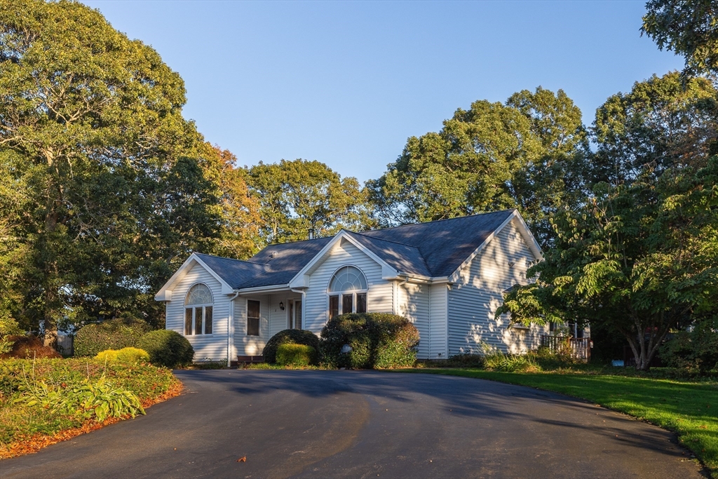 8 Plymouth Heights Road Bourne, MA 02562 - Photo 4 of 38 Gallery Image 4