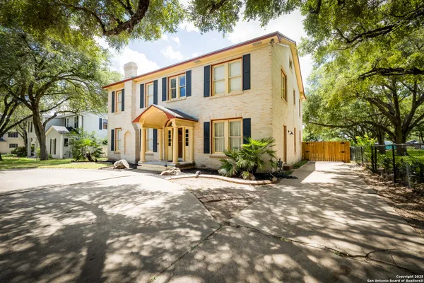 $374,900 | 1107 North Adams Street, Beeville, TX 78102