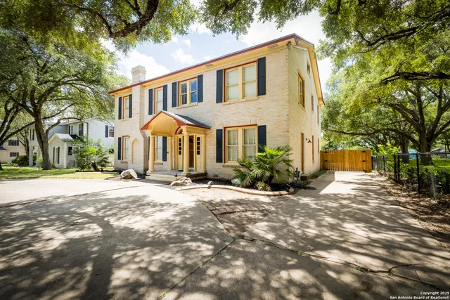 $350,000 | 1107 North Adams Street, Beeville, TX 78102