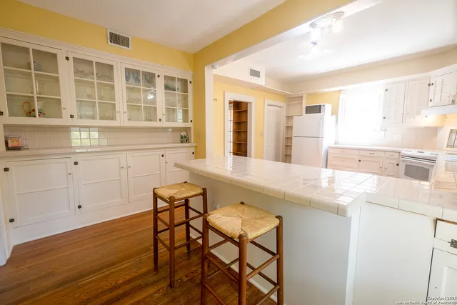 $350,000 | 1107 North Adams Street, Beeville, TX 78102