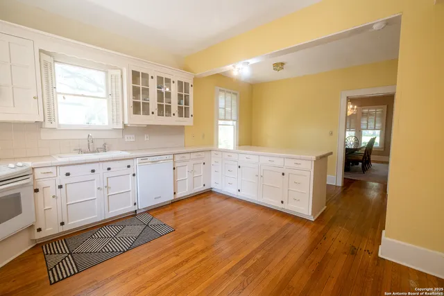 $350,000 | 1107 North Adams Street, Beeville, TX 78102