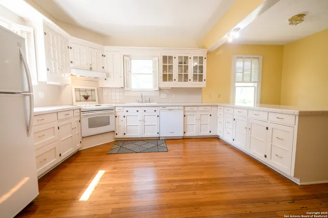 $350,000 | 1107 North Adams Street, Beeville, TX 78102