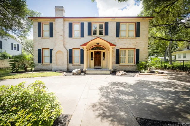 $350,000 | 1107 North Adams Street, Beeville, TX 78102