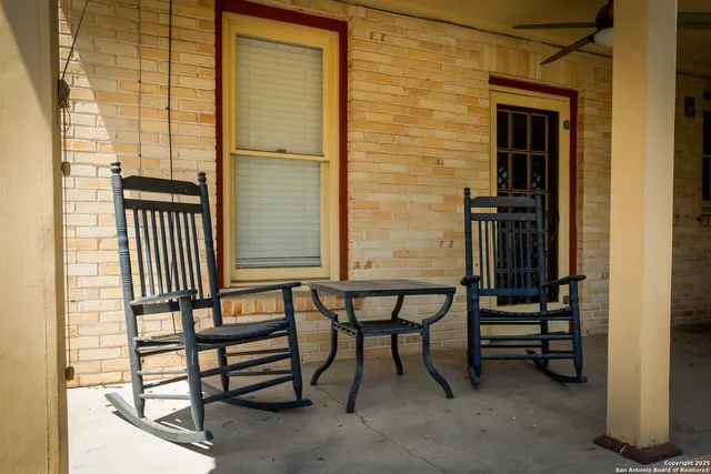 $350,000 | 1107 North Adams Street, Beeville, TX 78102