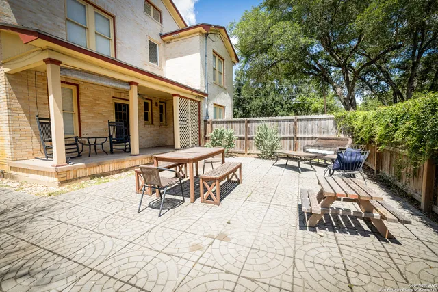 $350,000 | 1107 North Adams Street, Beeville, TX 78102