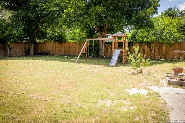 $350,000 | 1107 North Adams Street, Beeville, TX 78102