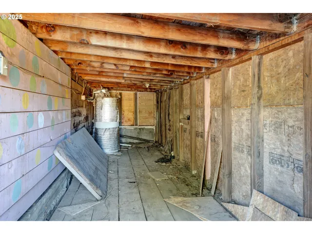 a view of an outdoor space