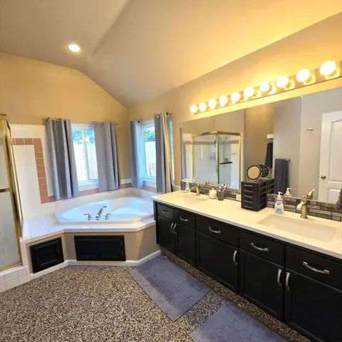 $549,000 | 2230 East Ryan Lane, Fresno, CA 93720