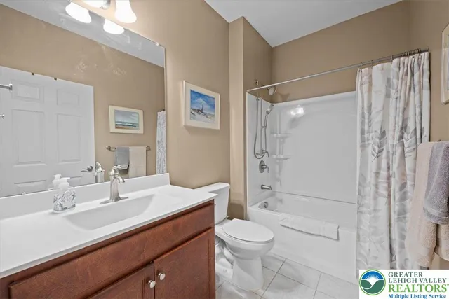 $599,900 | 3803 Loyal Lane, Easton, PA 18045