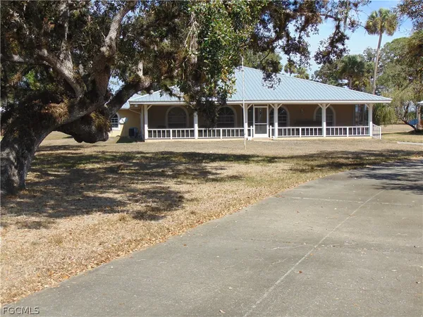 $3,400 | 1092 Riverbend Drive, LaBelle, FL 33935