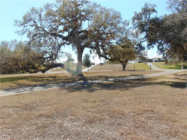 $3,400 | 1092 Riverbend Drive, LaBelle, FL 33935