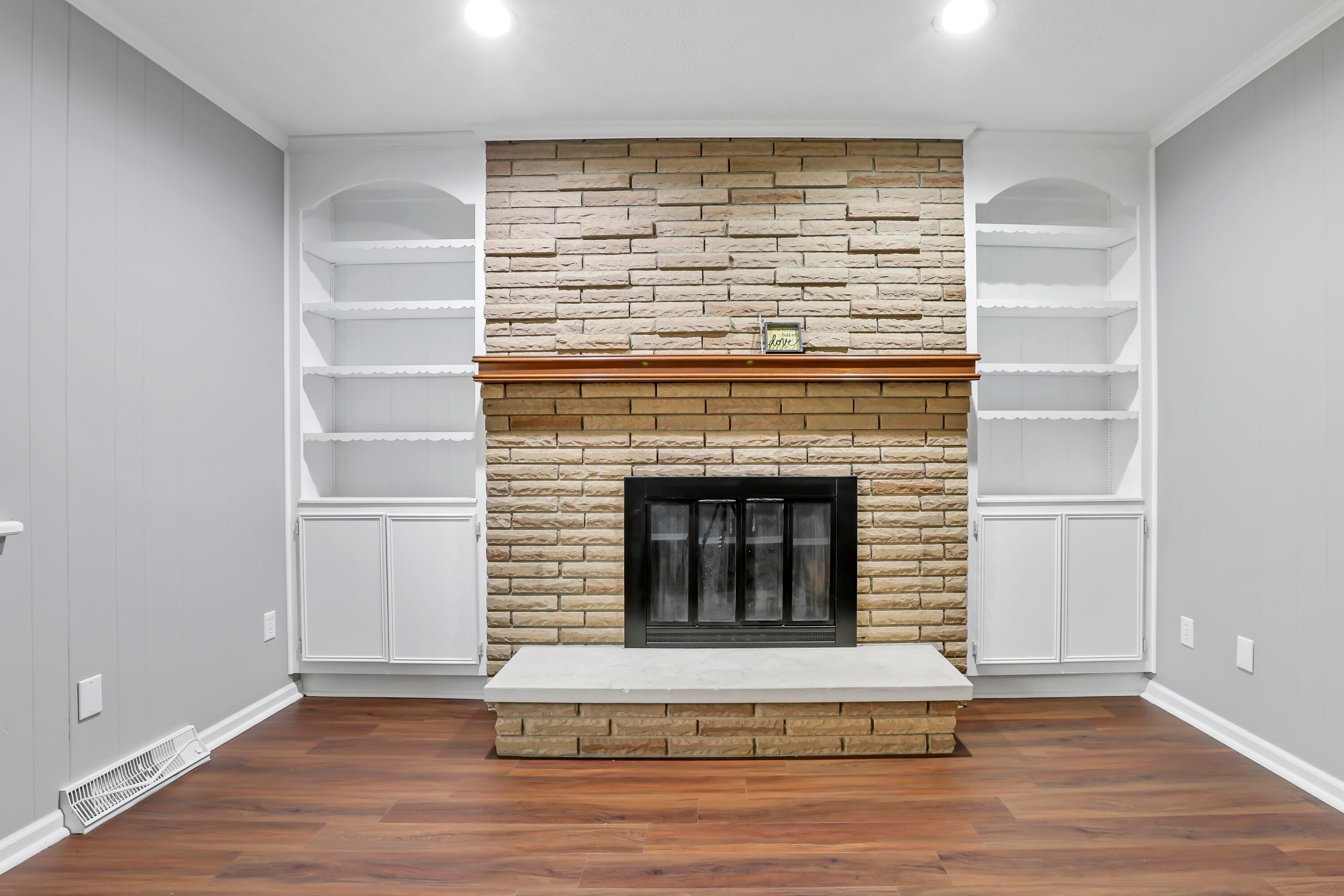 668 Indian Mound Road Columbus, OH 43213 - Photo 12 of 68 family room