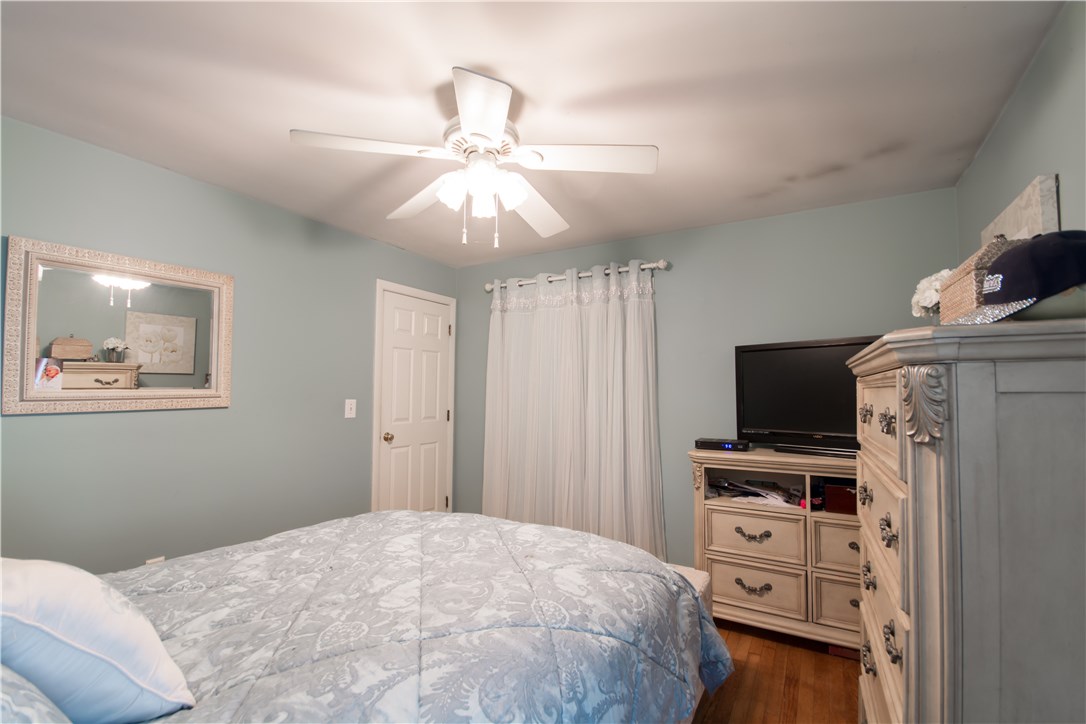 38 Brookdale Road Middletown, RI 02842 - Photo 12 of 33 38 Brookdale Road Middletown, RI