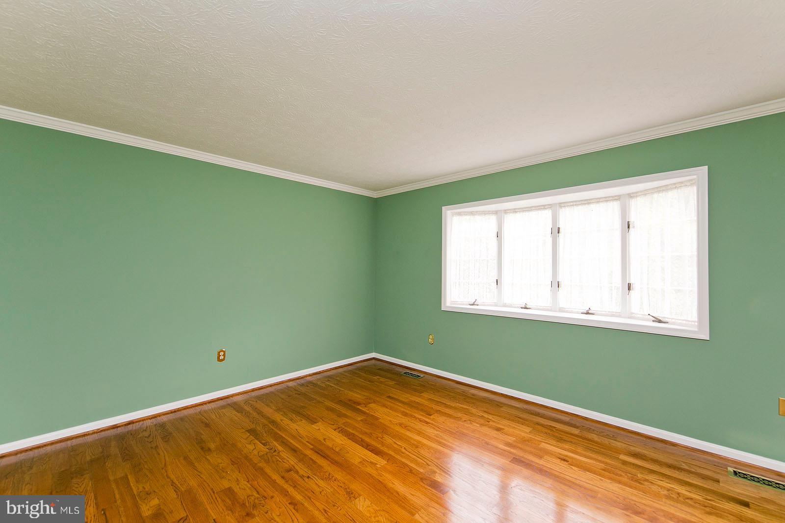 106 Forest Ridge Road Winchester, VA 22602 - Photo 4 of 37 Hardwood floors, crown molding & lots of light