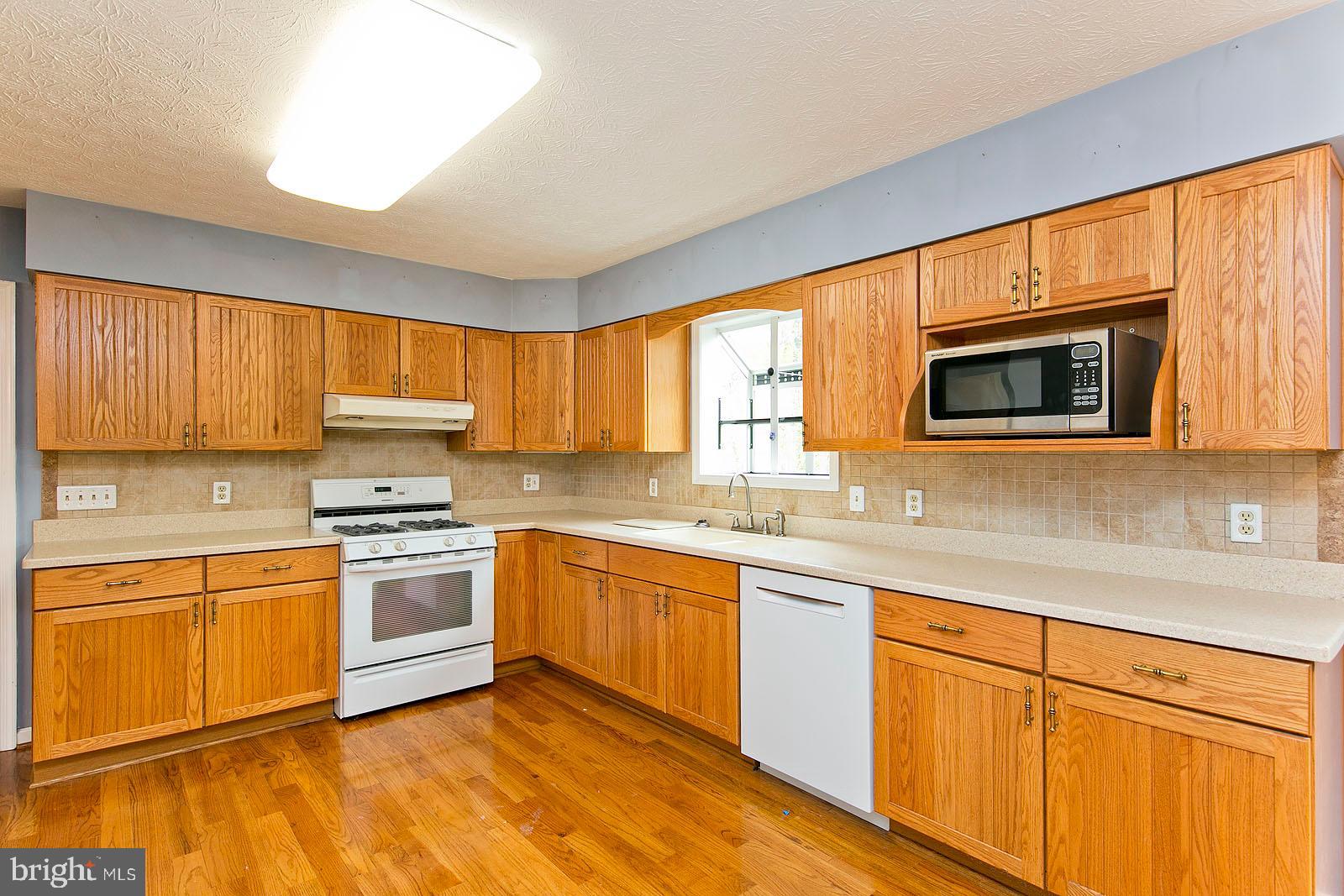 106 Forest Ridge Road Winchester, VA 22602 - Photo 8 of 37 Kitchen with plenty of cabinets & counter space