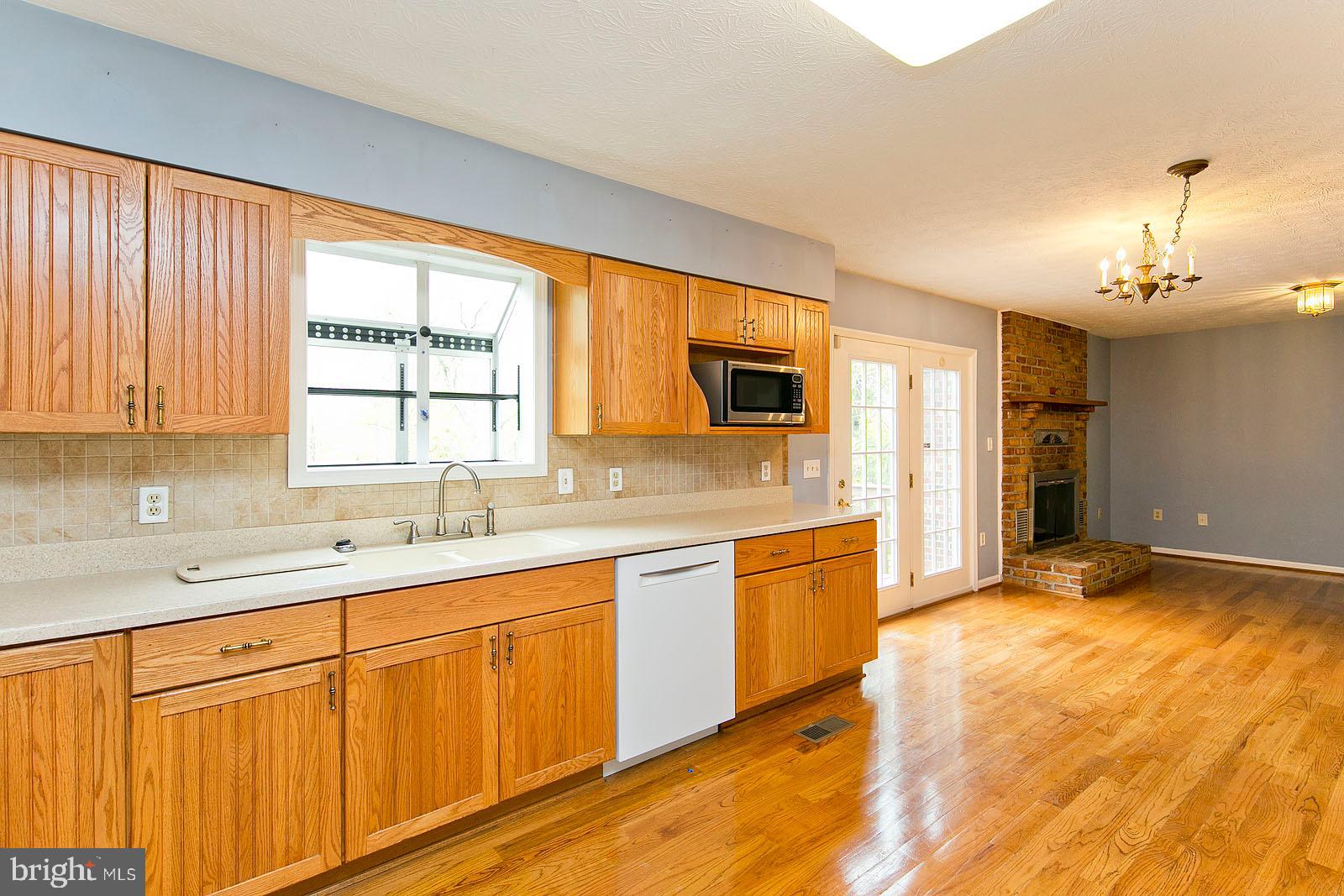106 Forest Ridge Road Winchester, VA 22602 - Photo 10 of 37 Bright & open to living area