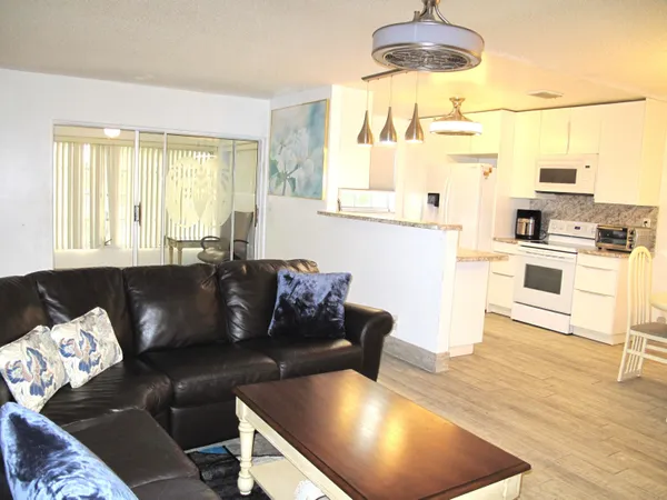 $1,490 | 325 Northwest 50th Avenue, Unit C, Delray Beach, FL 33445