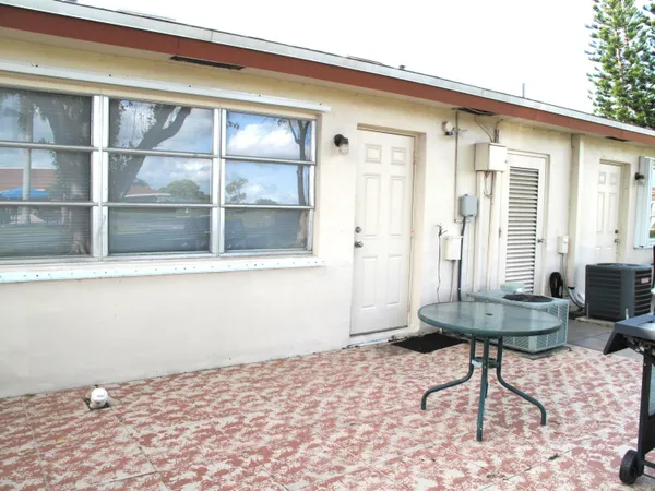 $1,490 | 325 Northwest 50th Avenue, Unit C, Delray Beach, FL 33445