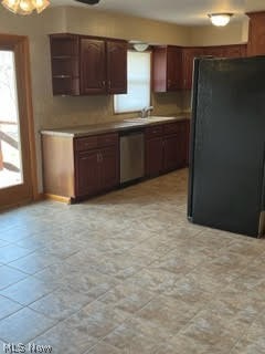 2320 South Hametown Road Akron, OH 44321 - Photo 9 of 16 Dining/Kitchen