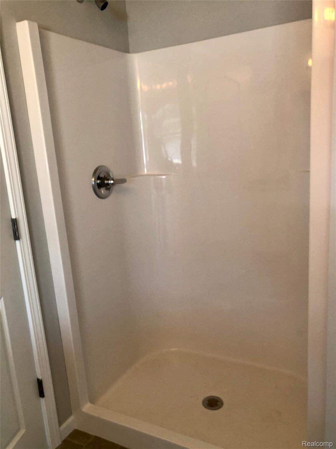 42845 Colonial Road Belleville, MI 48111 - Photo 16 of 21 Master Bathroom