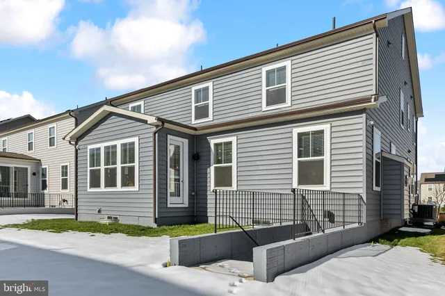 a view of a livingroom with furniture and a livingroom