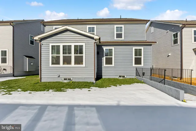 a view of a white building