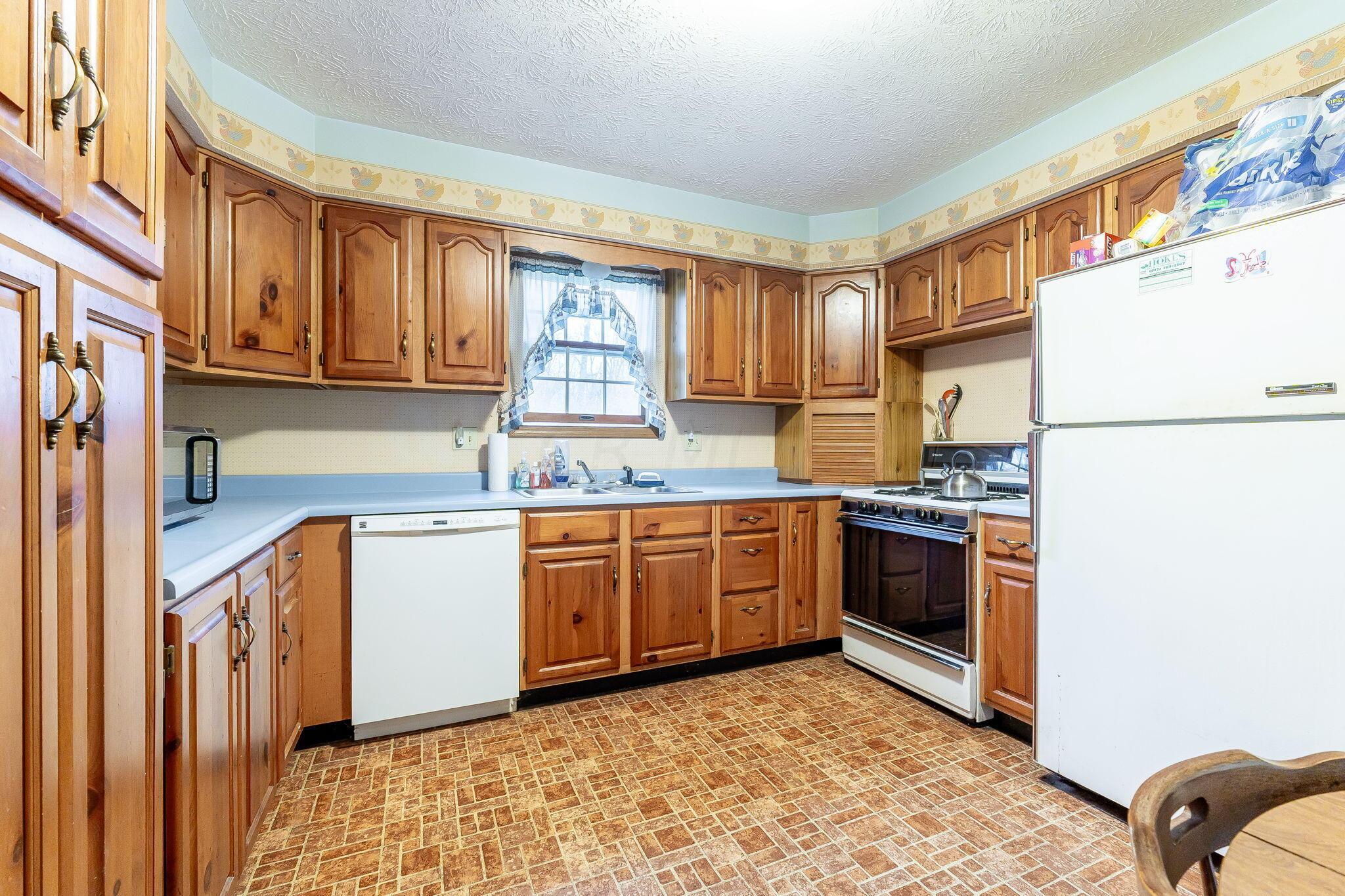 487 Meadow Lane Springfield, OH 45505 - Photo 20 of 58 487 Meadow Ln (Interior)-11