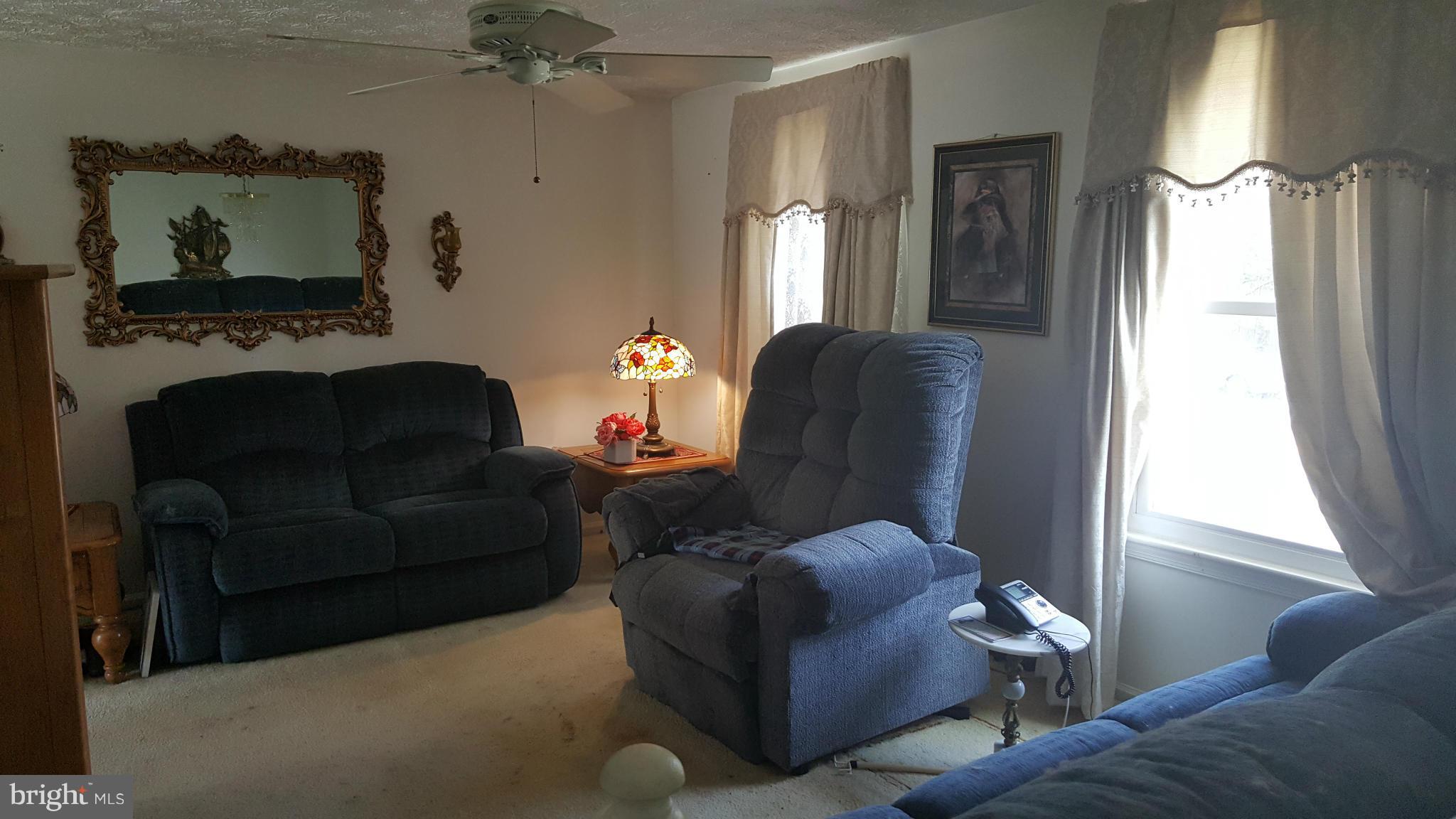 218 Compass Road Baltimore, MD 21221 - Photo 2 of 19 Living Room