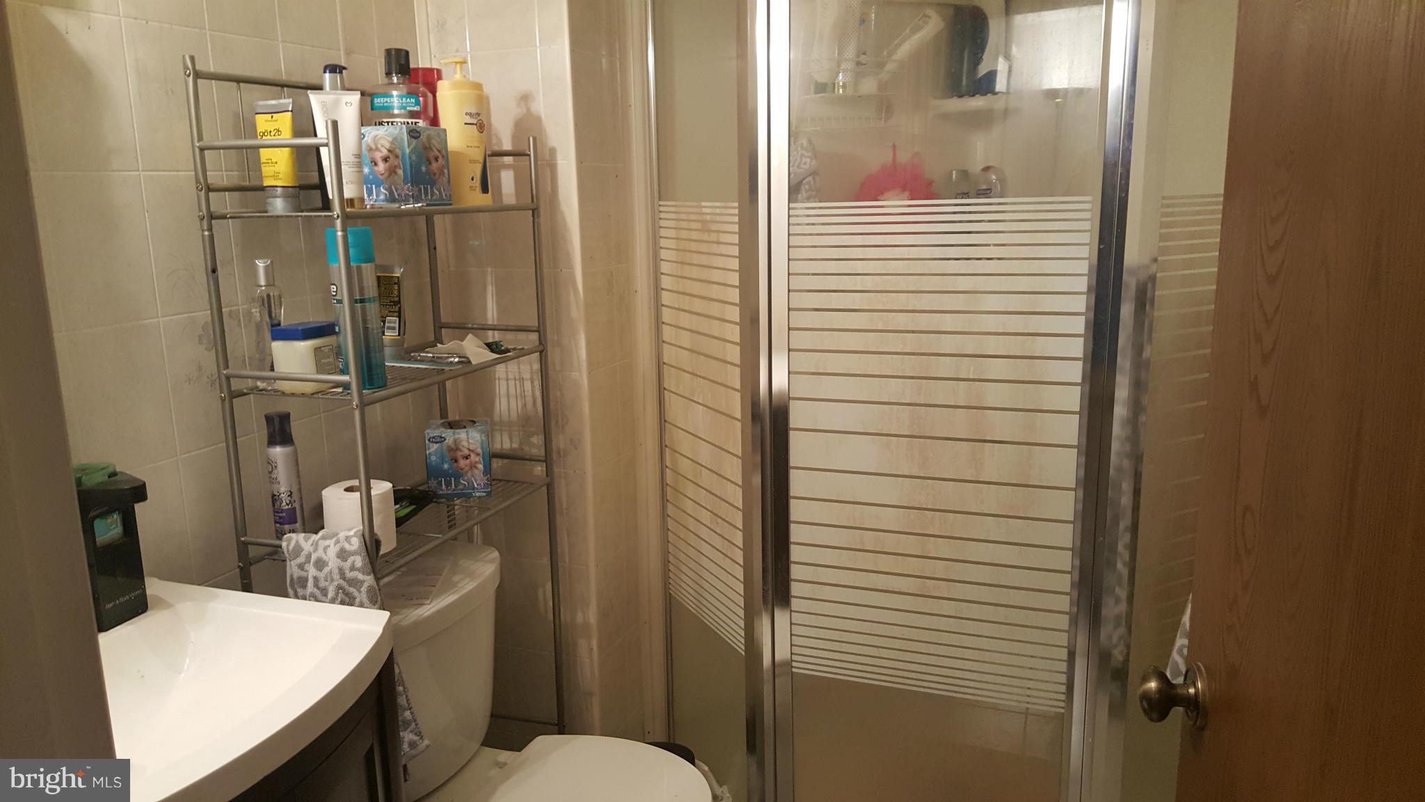 218 Compass Road Baltimore, MD 21221 - Photo 15 of 19 Bath