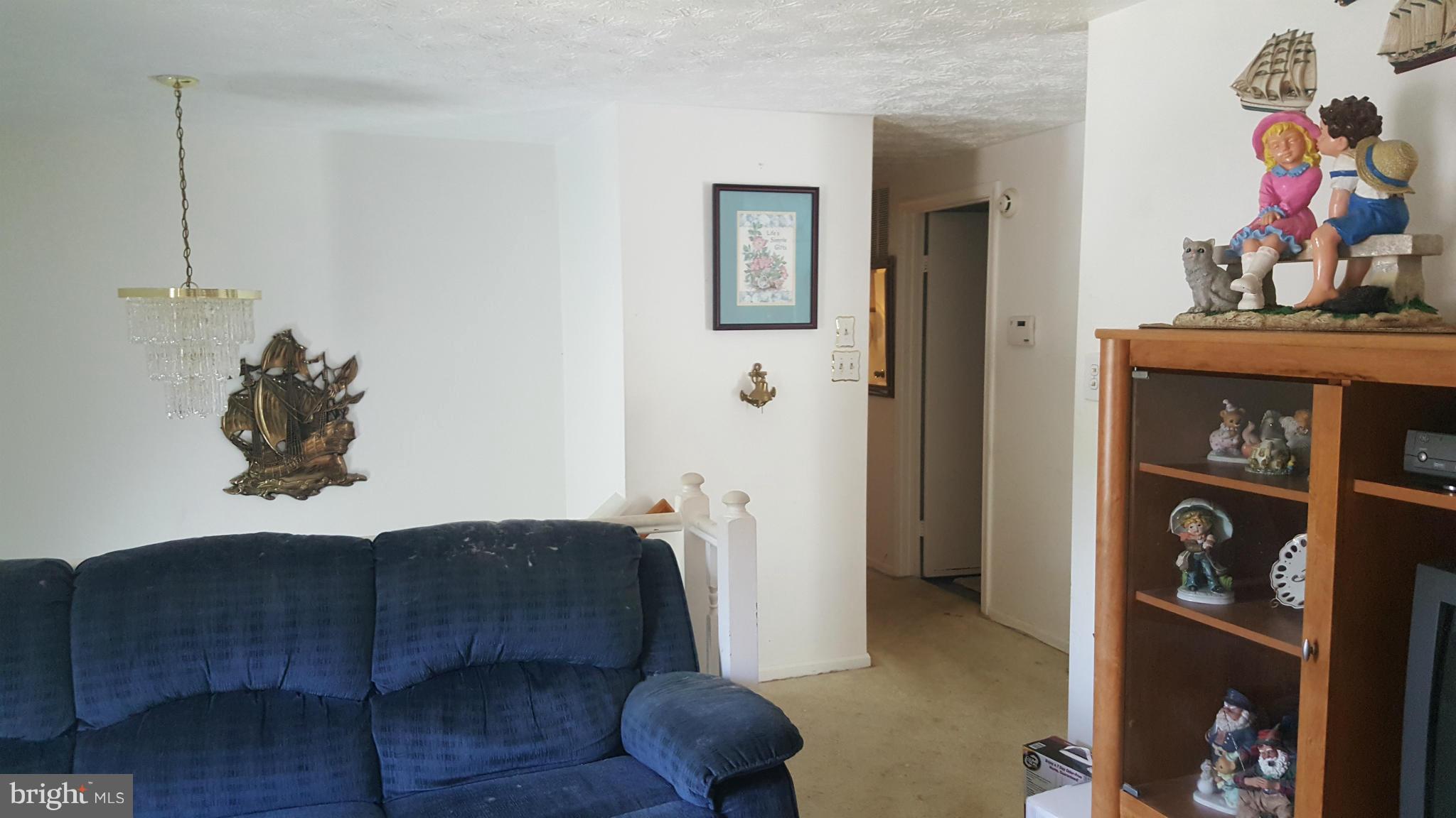 218 Compass Road Baltimore, MD 21221 - Photo 3 of 19 Living Room