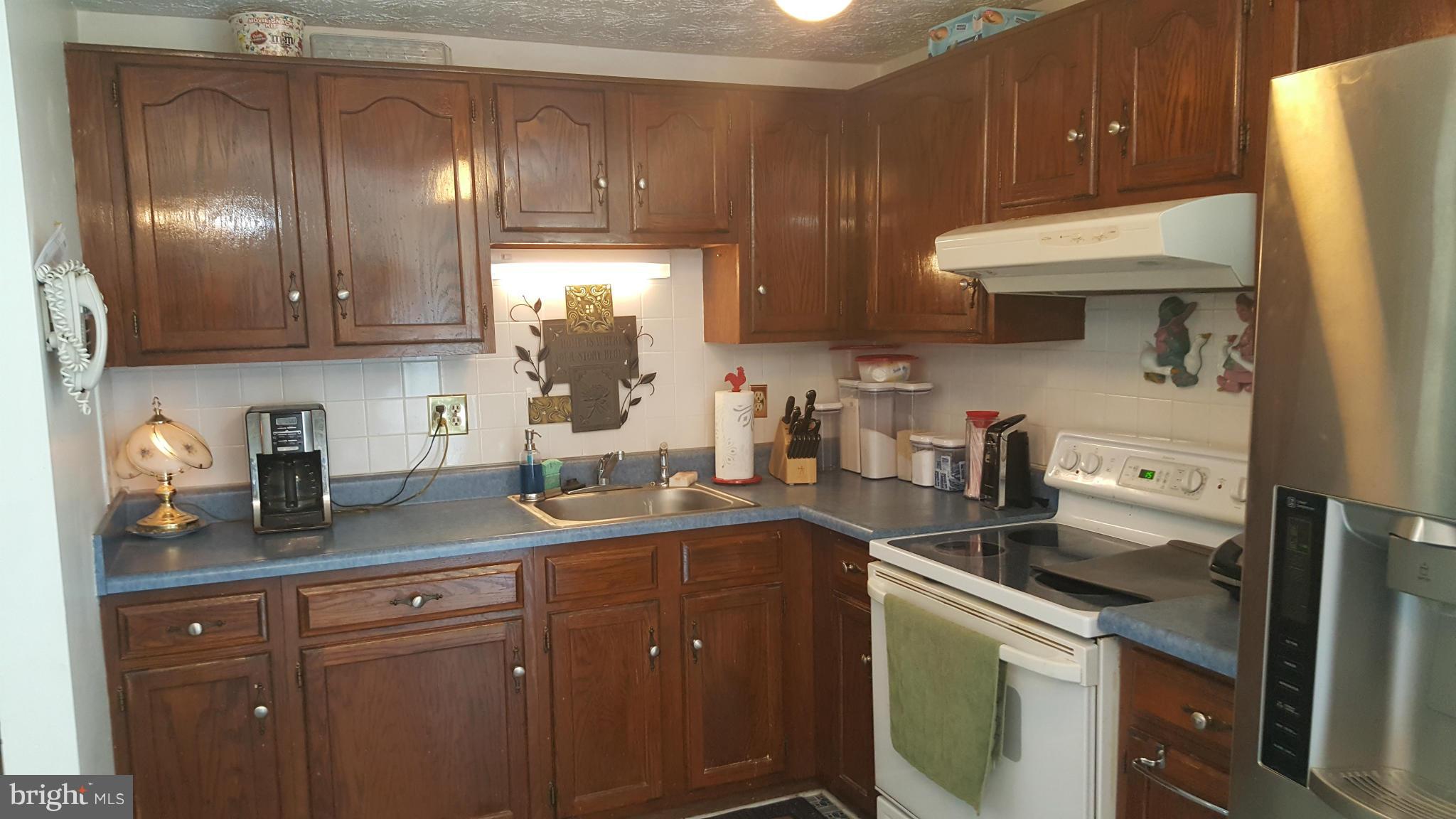 218 Compass Road Baltimore, MD 21221 - Photo 4 of 19 Kitchen
