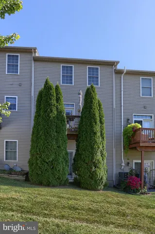 a front view of house with yard