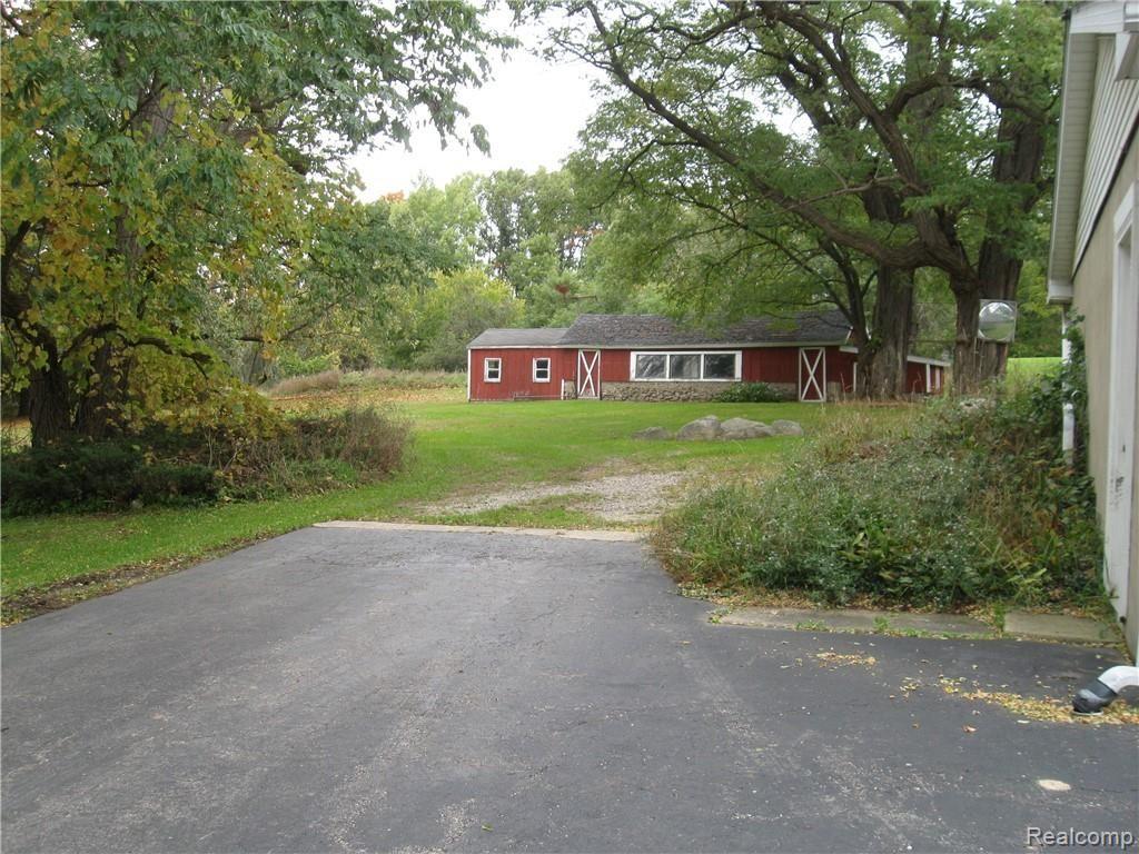 11177 Foley Road Fenton, MI 48430 - Photo 3 of 26 IMG_5289.JPG