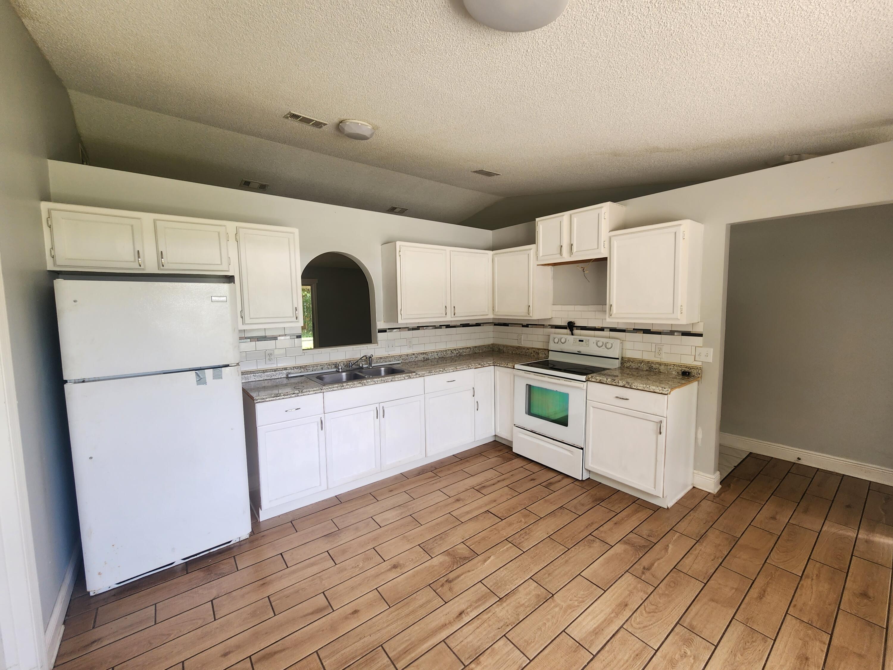 7906 James Road Fort Pierce, FL 34951 - Photo 5 of 28 20230422_131459