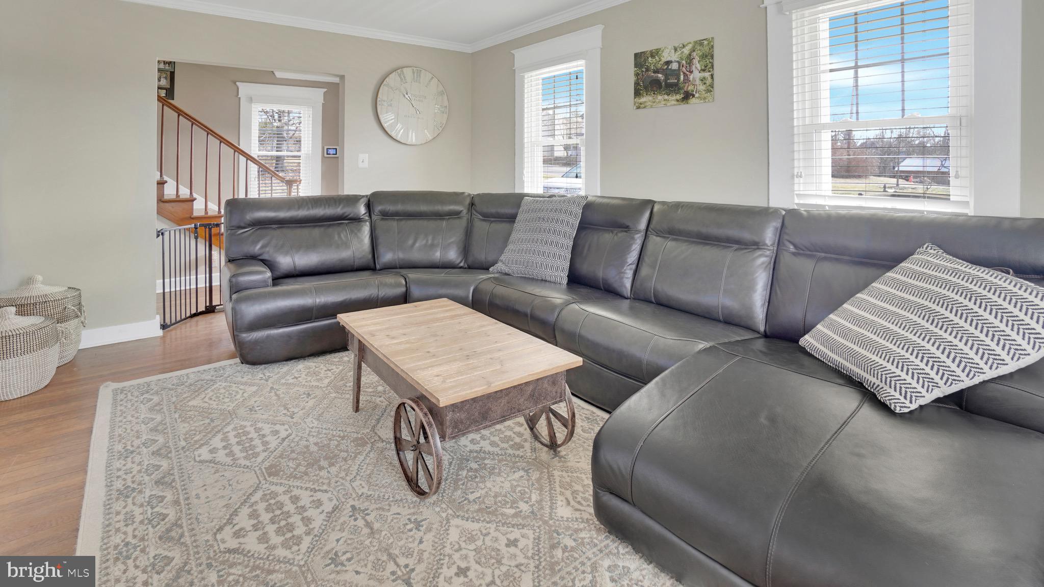 2528 Old Frederick Road Catonsville, MD 21228 - Photo 9 of 22 Spacious living room.