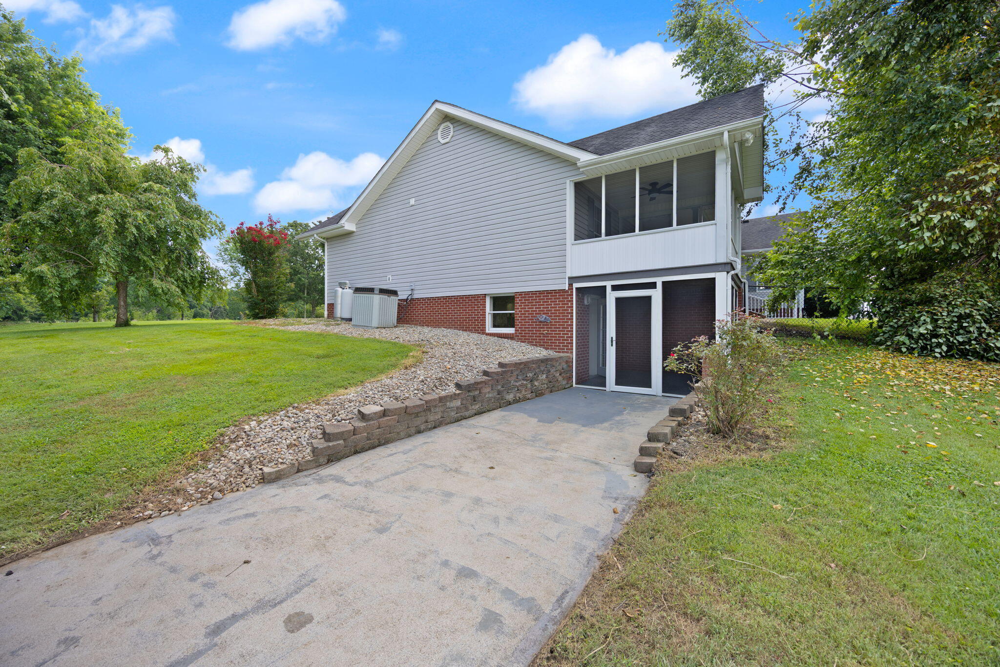 865 Clyde Bell Road Liberty, KY 42539 - Photo 6 of 82 6-web-or-mls-413A1050