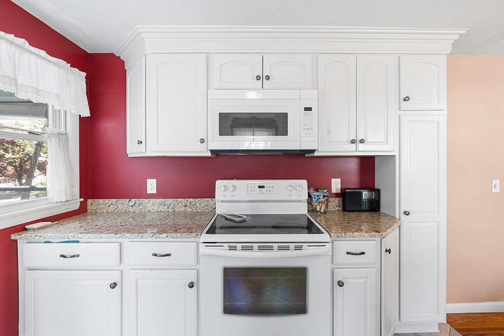 148 Hadley Street Springfield, MA 01118 - Photo 3 of 35 Gallery Image 3